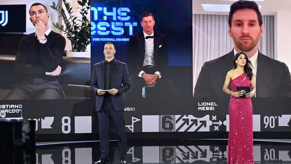 روبرت ليفاندوفسكي بجائزة أفضل لاعب في العالم لعام 2020 - سبوتنيك عربي
