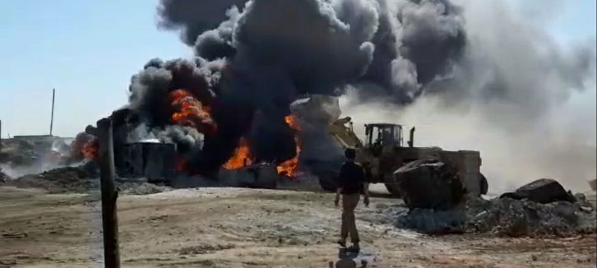 انفجار في شاحنة لسرقة النفط السوري - سبوتنيك عربي, 1920, 05.03.2021