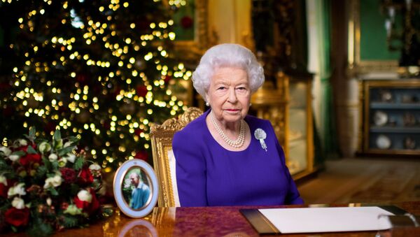 ملكة بريطانيا إليزابيث الثانية خلال خطابها للكريسماس، 24 ديسمبر/ كانون الأول 2020 - سبوتنيك عربي