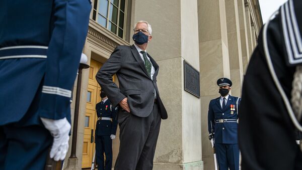 وزير الدفاع بالإنابة كريستوفر ميلر أمام وزارة الدفاع الأمريكية البنتاغون  - سبوتنيك عربي