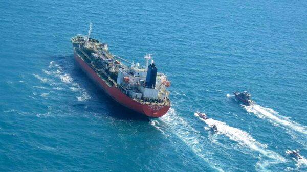 الحرس الثوري الإيراني يحتجز ناقلة النفط ترفع علم كوريا الجنوبية في مياه الخليج - سبوتنيك عربي