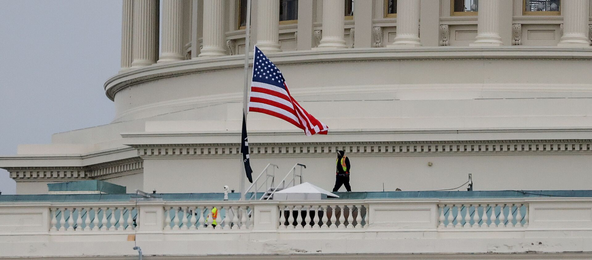 تجهيز مبنى الكونغرس (كابيتول) في واشنطن، قبل تنصيب الرئيس المنتخب جو بايدن رئيسا للولايات المتحدة، 8 يناير 2021 - سبوتنيك عربي, 1920, 11.02.2021