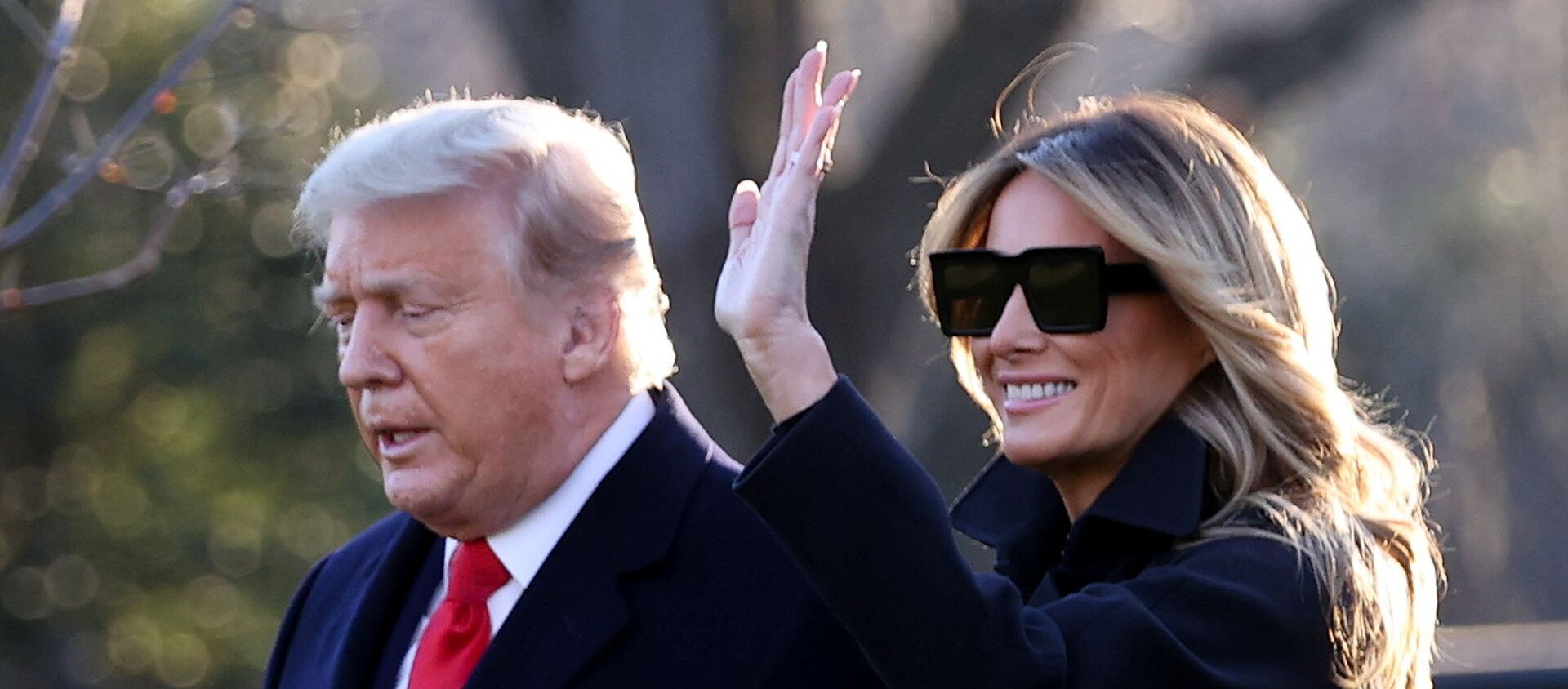 ميلانيا ترامب مع زوجها الرئيس الأمريكي، دونالد ترامب في البيت الأبيض بالعاصمة الأمريكية واشنطن، 23 ديسمبر/ كانون الأول 2020 - سبوتنيك عربي, 1920, 11.01.2021