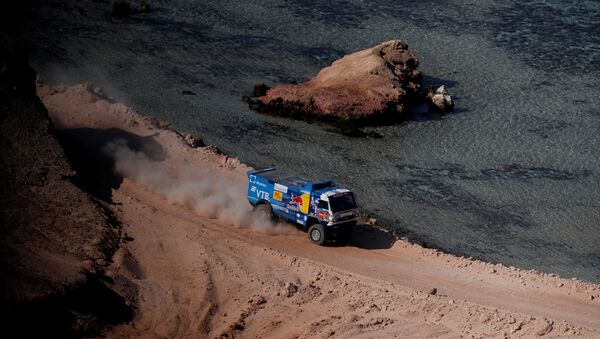 فريق كاماز الروسي في المرحلة التاسعة من رالي داكار لفئة الشاحنات في السعودية - سبوتنيك عربي