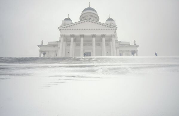 منظر عام لكاتدرائية هلسنكي أثناء عاصفة ثلجية كثيفة في هلسنكي، فنلندا 12 يناير 2021 - سبوتنيك عربي