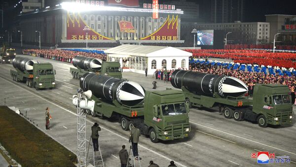 العرض العسكري بمناسبة المؤتمر الثامن لحزب العمال الكوري في بيونغ يانغ، كوريا الشمالية  14 يناير 2021 - سبوتنيك عربي
