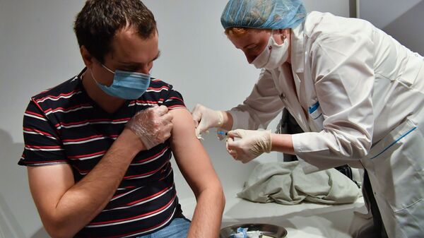 بدء حملة التطعيم واسعة النطاق بلقاح سبوتنيك V الروسي ضد فيروس كورونا في موسكو، روسيا، 18 يناير 2021 - سبوتنيك عربي
