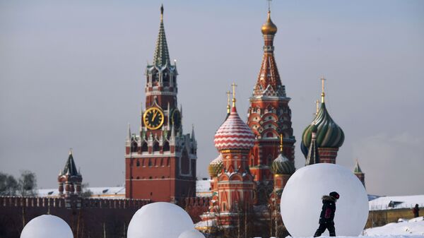 كاتدرائية القديس باسيل وبرج سباسكايا على خلفية الكرملين في موسكو، روسيا 15 يناير 2021 - سبوتنيك عربي