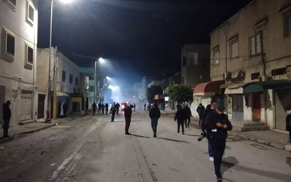 تجدد الاحتجاجات في حي التضامن بالعاصمة التونسية - سبوتنيك عربي
