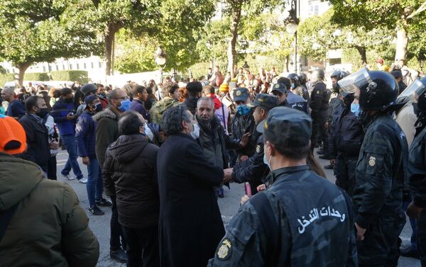 مسيرة احتجاجية بشارع الحبيب بورقيبة - سبوتنيك عربي