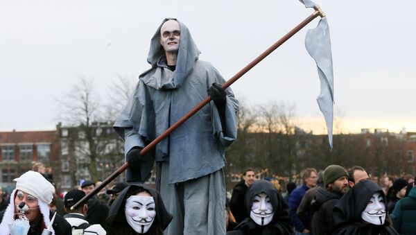 احتجاجات عارمة في أيندهوفن ضد سياسة كورونا، هولندا في 24 يناير 2021  - سبوتنيك عربي