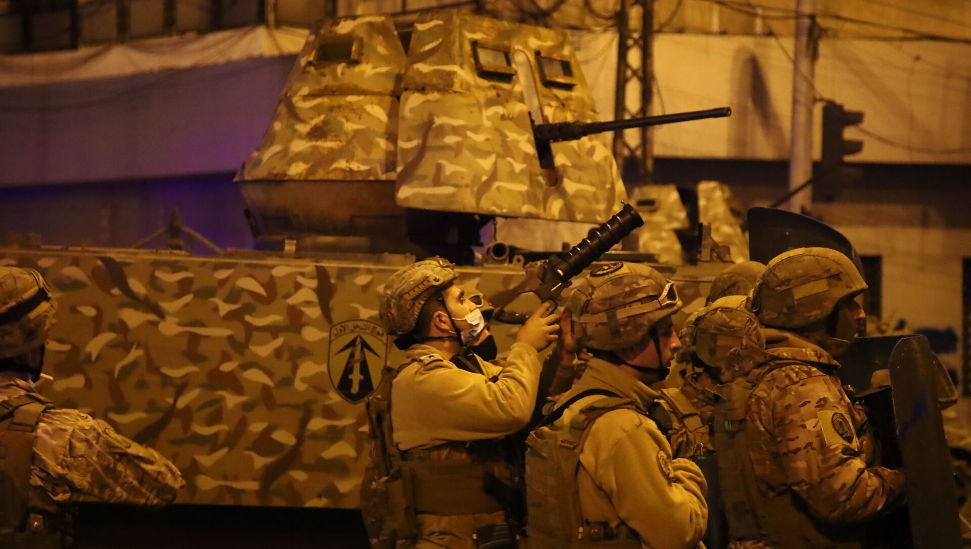 أفراد قوات الجيش اللبناني خلال الاشتباكات مع المتظاهرين في طرابلس شمالي لبنان، 26 يناير 2021 - سبوتنيك عربي, 1920, 23.06.2021