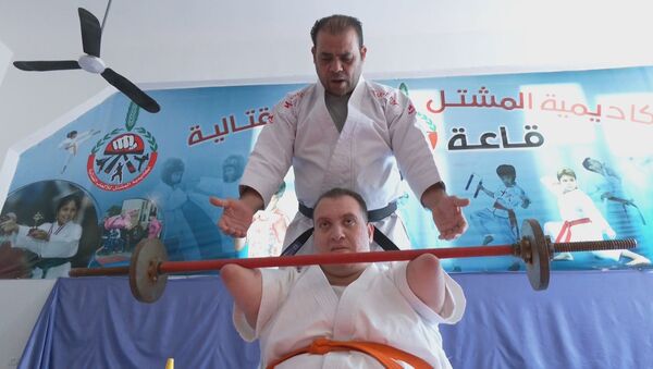 الفلسطيني يوسف أبو عميرة يتحدى الإعاقة برياضة الكاراتيه، مدينة غزة، فلسطين 26 يناير 2021 - سبوتنيك عربي