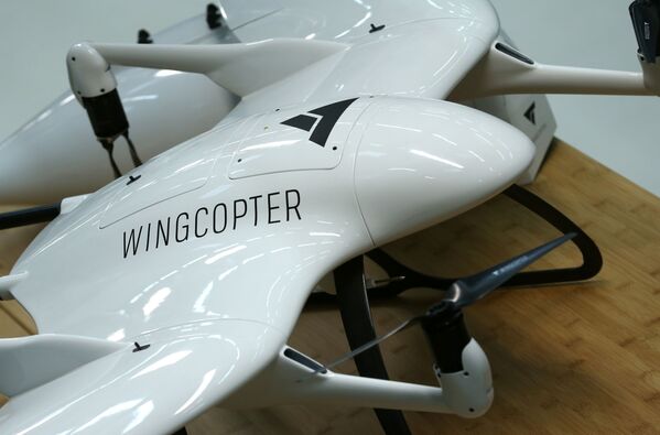 طائرة بدون طيار، من إنتاج شركة وينغكوبتر (Wingcopter) الألمانية الناشئة، المصممة لتوزيع المنتجات الطبية، بما فيها إلى لقاحات كوفيد-19، وسط استمرار انتشار كوفيد-19، في فايترشتات بالقرب من دارمشتات، ألمانيا، 2 فبراير 2021 - سبوتنيك عربي