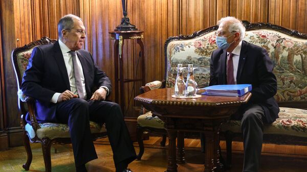 وزير خارجية روسيا سيرغي لافروف ورئيس الدبلوماسية الأوروبية، جوزيب بوريل - سبوتنيك عربي