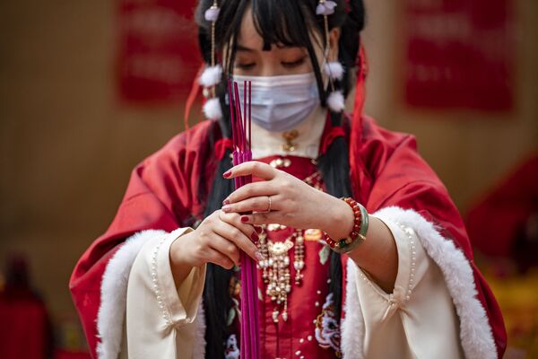 احتفالات حول العالم برأس السنة الصينية (القمرية) الجديدة - ما تجو مياو، اليابان 12 فبراير 2021 - سبوتنيك عربي