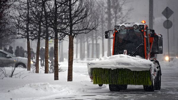 تنظيف الشوارع من الثلوج في موسكو - سبوتنيك عربي