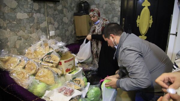 طبخة مبادرة رمزية لمساعدة الأسر ما دون خط الفقر في لبنان   - سبوتنيك عربي