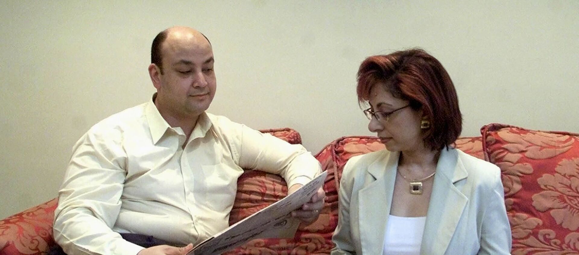 الإعلامي المصري، عمرو أديب مع زوجته الإعلامية، لميس الحديدي، القاهرة، 14 يونيو/ حزيران 2001 - سبوتنيك عربي, 1920, 12.04.2021