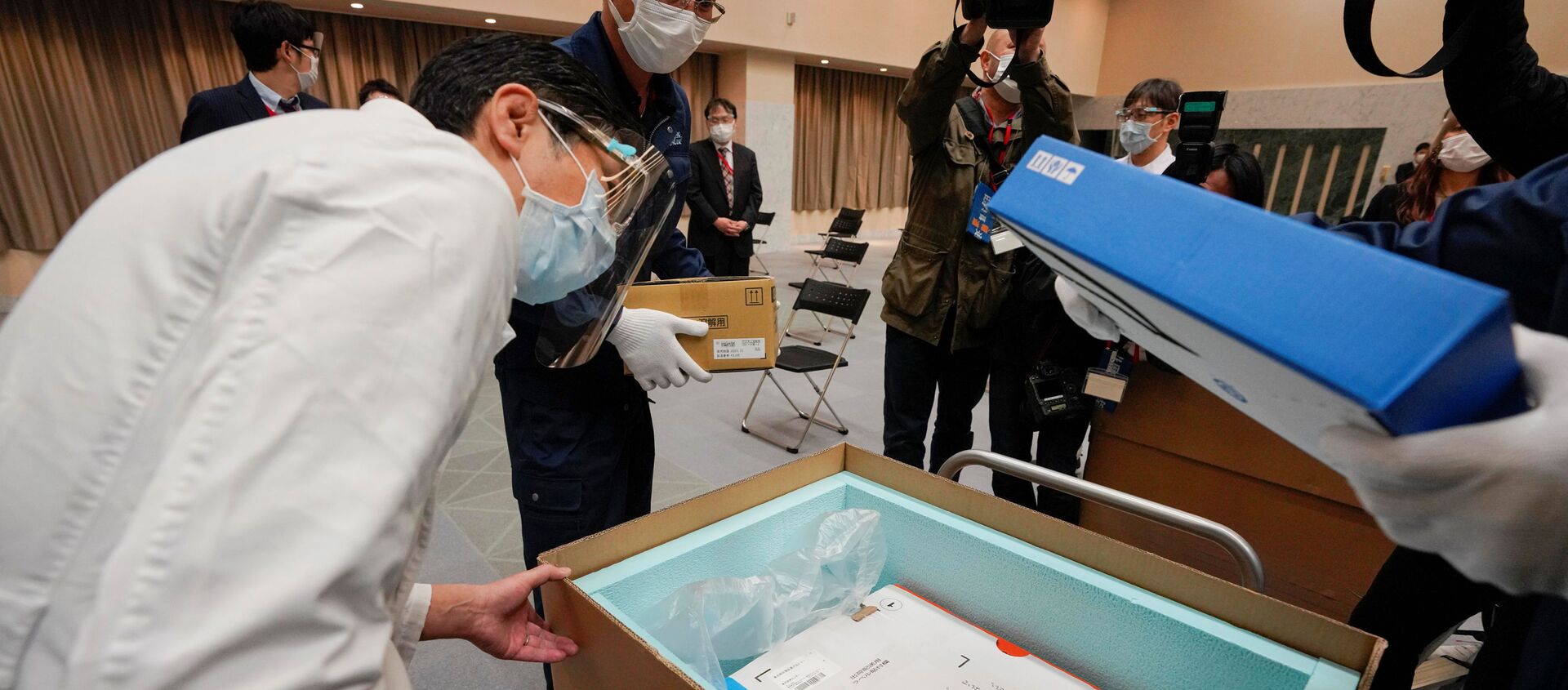 بدء حملة التطعيم واسعة النطاق ضد فيروس كورونا في اليابان، 17 فبراير 2021 - سبوتنيك عربي, 1920, 11.03.2021