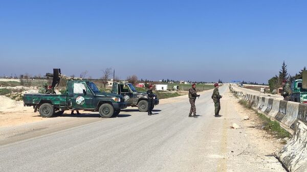 النصرة تقيم حواجز عسكرية منعا لخروج المدنيين من إدلب - سبوتنيك عربي