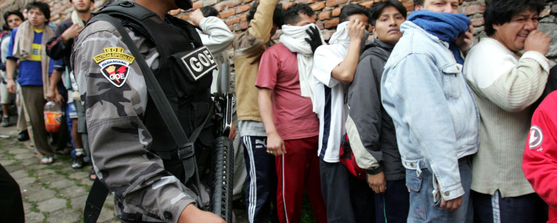 الشرطة تحرس المحتجزين داخل أحد السجون في الإكوادور - سبوتنيك عربي, 1920, 01.10.2021