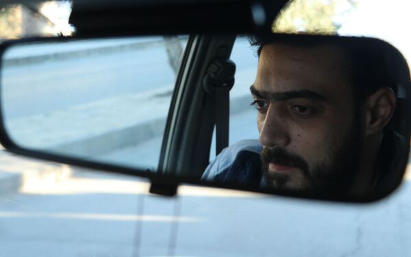 الشاب السوري محمد جحجاح، مصاب حرب يقود تاكسي في حلب، سوريا - سبوتنيك عربي