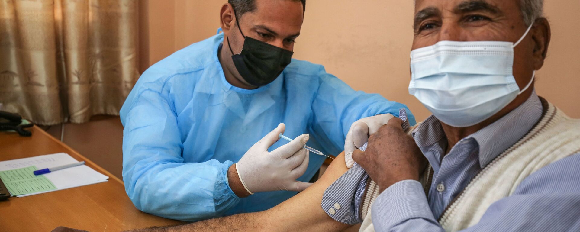 التطعيم بلقاح سبوتنيك V الروسي ضد فيروس كورونا (كوفيد-19)، مدينة غزة، قطاع غزة، فلسطين، 3 مارس 2021 - سبوتنيك عربي, 1920, 04.09.2021