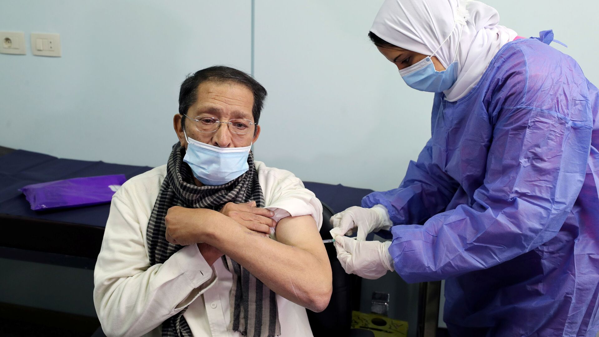 بدء تطعيم واسع النطاق في مصر ضد فيروس كورونا (كوفيد-19)، القاهرة، 4 مارس 2021 - سبوتنيك عربي, 1920, 23.12.2021