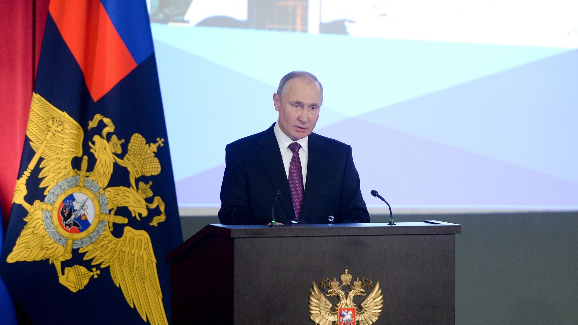الرئيس الروسي فلاديمير بوتين، خلال الاجتماع السنوي، في وزارة الدفاع الروسية، 3 مارس 2021 - سبوتنيك عربي, 1920, 04.03.2021
