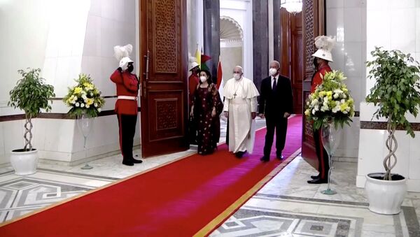  الرئيس العراقي برهم صالح يلتقي مع البابا فرانسيس في القصر الرئاسي في بغداد، العراق 5 مارس 2021 - سبوتنيك عربي
