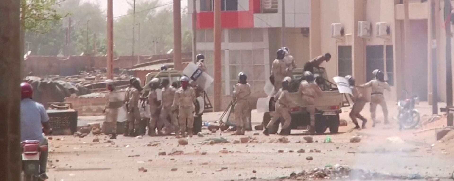 شرطة النيجر تعتقل متظاهرين معترضين على نتائج الانتخابات الرئاسية - سبوتنيك عربي, 1920, 22.03.2021
