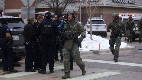 مقتل ما لايقل عن 10 أشخاص بينهم شرطي بإطلاق نار في ولاية كولورادو الأمريكية - سبوتنيك عربي