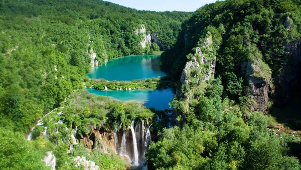 الحديقة الوطنية بحيرات بليتفيتش في كرواتيا - سبوتنيك عربي