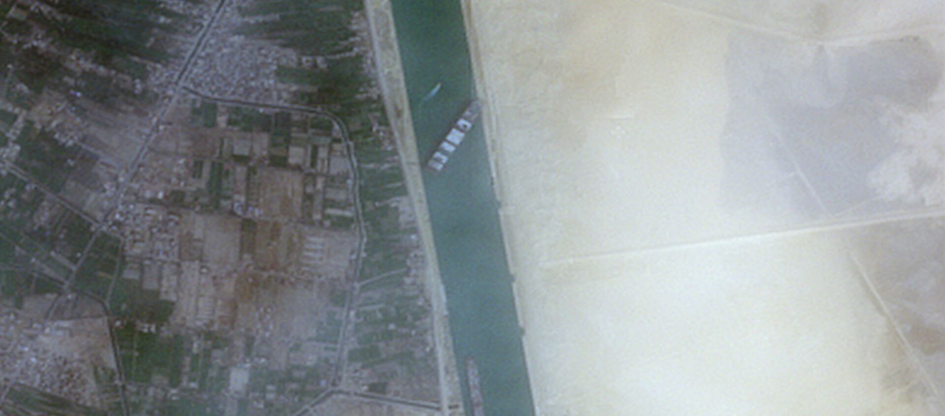  السفينة العملاقة إيفر جيفن في الممر الملاحي الأهم في العالم قناة السويس، مصر 24 مارس 2021 - سبوتنيك عربي, 1920, 26.03.2021