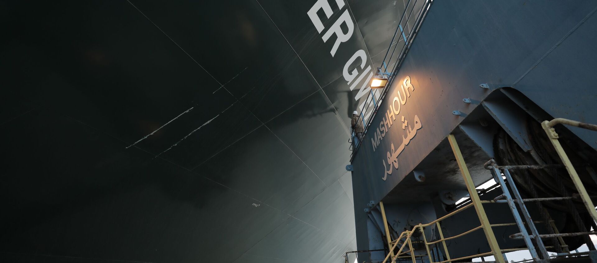 محاولات تعويم السفينة العملاقة إيفر جيفن في قناة السويس، مصر 29 مارس 2021 - سبوتنيك عربي, 1920, 26.04.2021