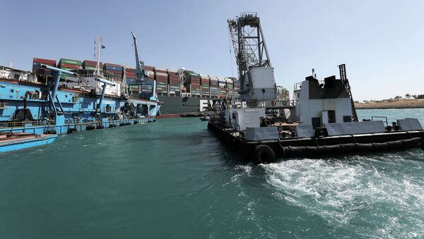 محاولات تعويم السفينة العملاقة إيفر جيفن في قناة السويس، مصر 29 مارس 2021 - سبوتنيك عربي