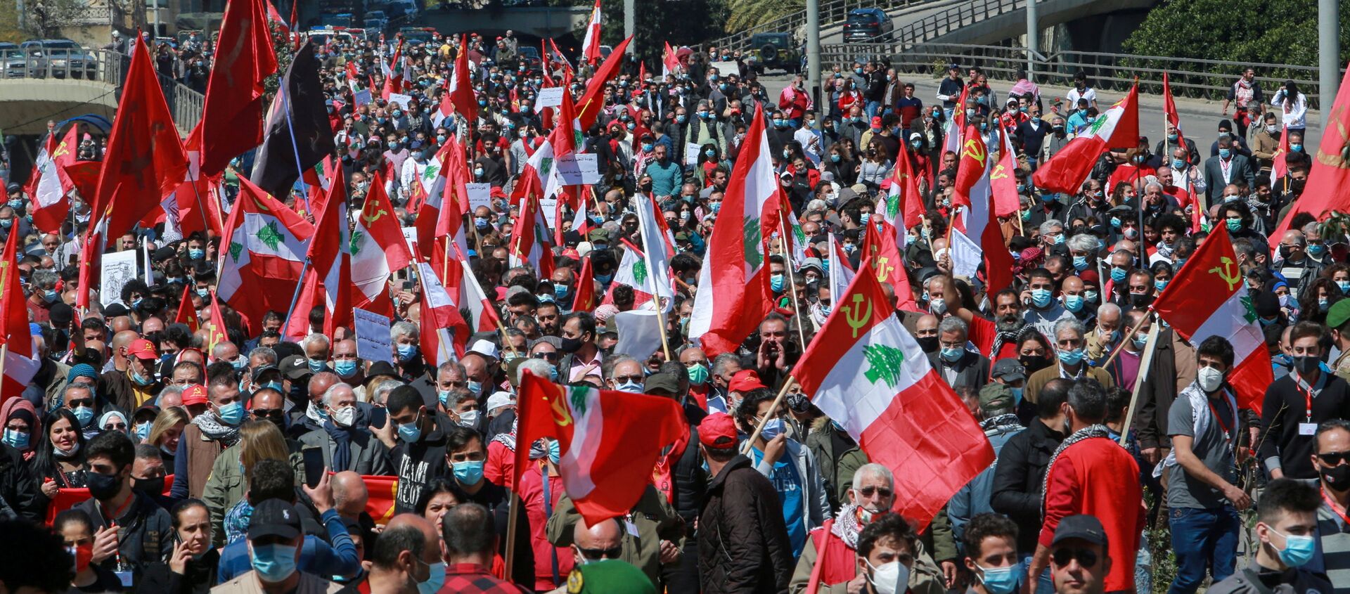 متظاهرون يجتمعون وسط بيروت احتجاجا على الأوضاع الاقتصادية المتردية في لبنان، 28 مارس 2021 - سبوتنيك عربي, 1920, 16.06.2021