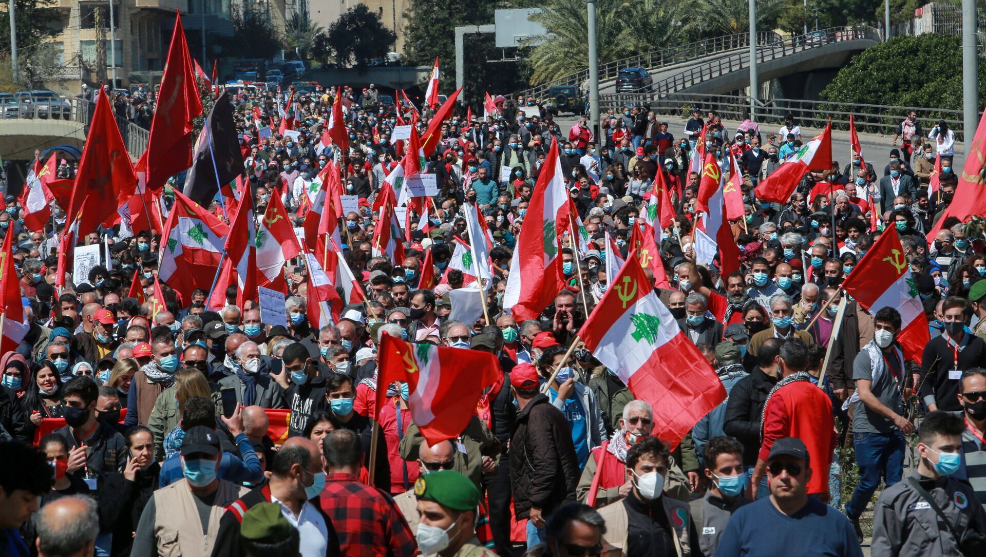 متظاهرون يجتمعون وسط بيروت احتجاجا على الأوضاع الاقتصادية المتردية في لبنان، 28 مارس 2021 - سبوتنيك عربي, 1920, 10.05.2021