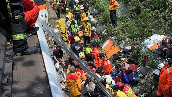  حادثة خروج قطار عن القضبان في نفق شرقي تايوان، 2 أبريل 2021 - سبوتنيك عربي