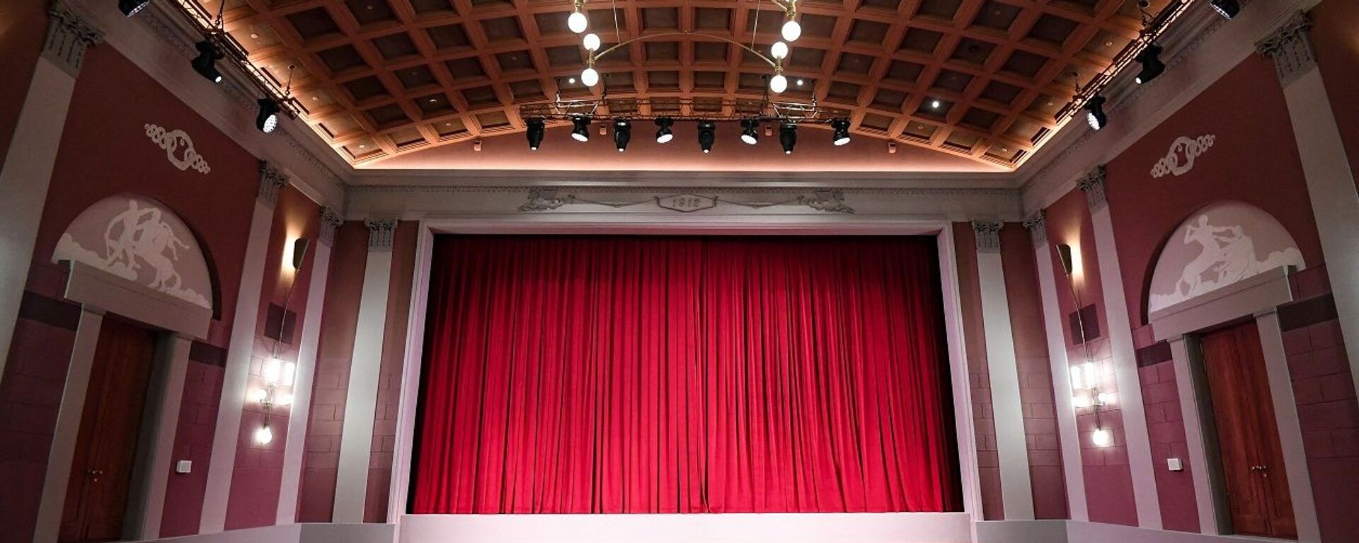 سينما خودوزيسفيني بعد ترميمها، وهي أقدم سينما في موسكو تأسست في عام 1909، روسيا - سبوتنيك عربي, 1920, 12.10.2022