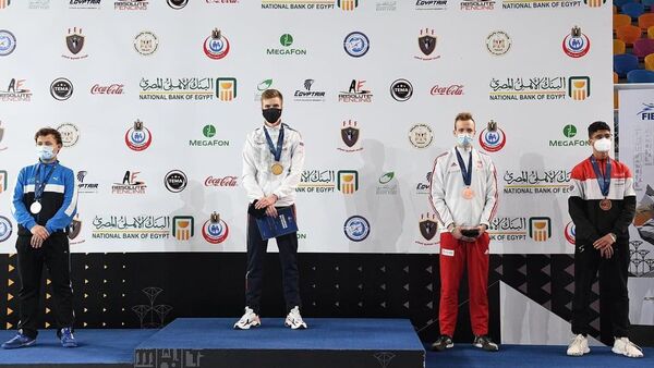 الروسي تيوليوكوف يتوج بذهبية سلاح السيف في بطولة العالم للشباب بمصر - سبوتنيك عربي