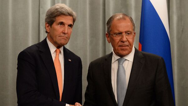 وزير الخارجية الروسي سيرغي لافروف و مبعوث الرئيس الأمريكي الخاص للشؤون المناخية جون كيري - سبوتنيك عربي