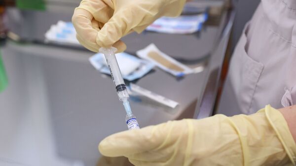 التطعيم ضد فيروس كورونا (كوفيد-19) في موسكو، روسيا  7 أبريل 2021 - سبوتنيك عربي