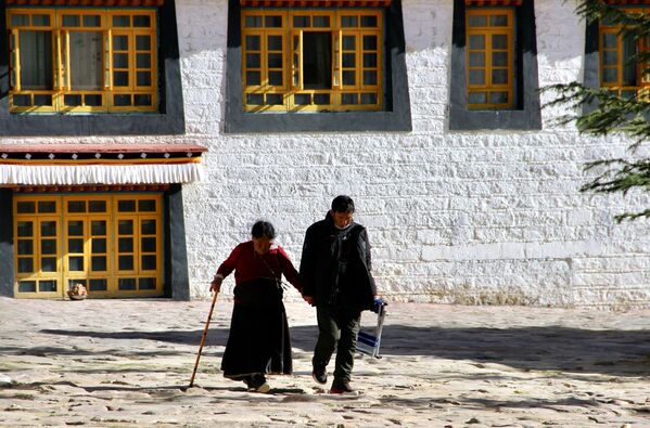 أهالي مدينة لهاسا (أو لاسا) في التبت. خلال الوباء بأكمله في التبت، حيث تم اكتشاف حالة واحدة فقط أصيبت بـ كوفيد-19 في بداية عام 2020 - سبوتنيك عربي
