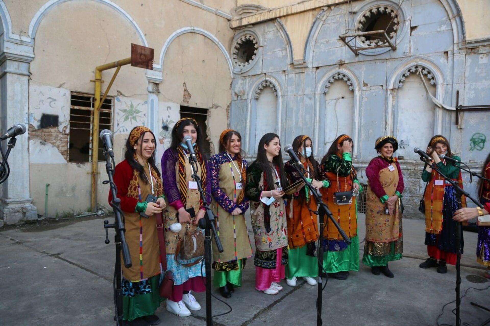 فتيات عراقيات يكسرن النمطية بأعمال ذكورية لإحياء ما دمره الإرهاب... صور   - سبوتنيك عربي, 1920, 08.04.2021