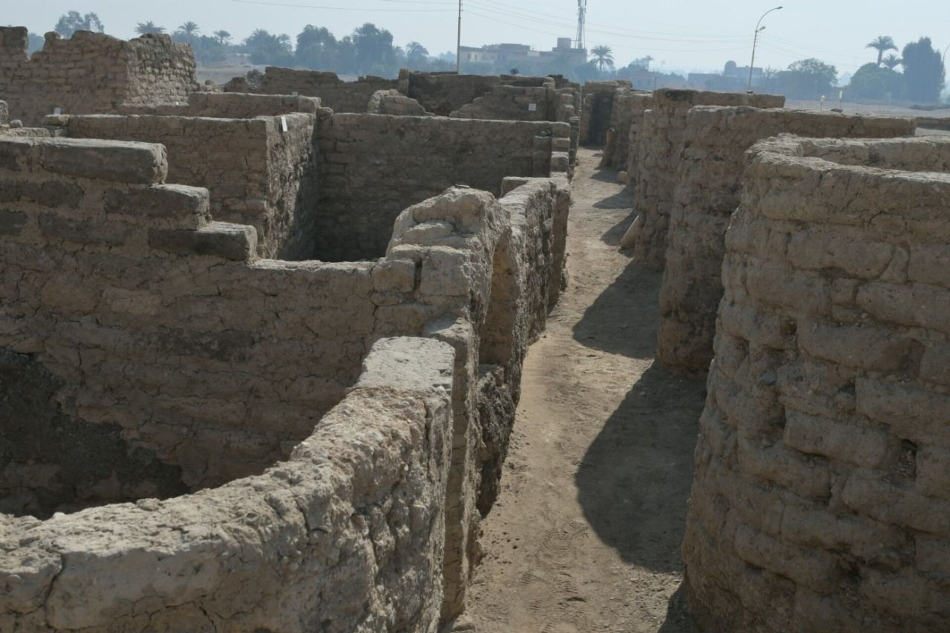 مصر... اكتشاف المدينة الذهبية المفقودة بشوارع ومنازل يصل ارتفاع جدرانها لثلاثة أمتار - سبوتنيك عربي, 1920, 08.04.2021