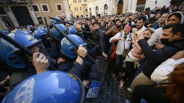 احتجاجات أصحاب المطاعم ورجال أعمال ضد التدابير الوقائية المفروضة بسبب كورونا في روما، إيطاليا 6 أبريل 2021 - سبوتنيك عربي
