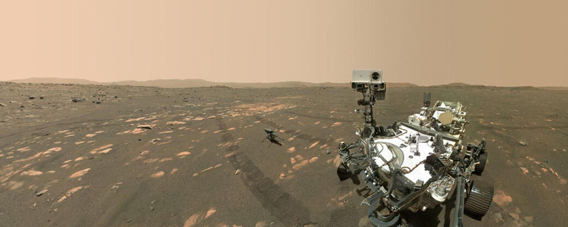 المركبة المتجولة بيرسيفرانس مارس، التابعة لوكالة الفضاء الدولية ناسا، تلتقط صورة سيلفي مع أول طائرة حوامة إنجينيويتي على سطح المريخ، أبريل 2021 - سبوتنيك عربي, 1920, 22.04.2021
