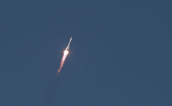 إطلاق الصاروخ الحامل Soyuz-2.1 مع المركبة الفضائية المأهولة Soyuz MS-18 وطاقم الرحلة طويلة المدى ISS-65 من منصة الإطلاق رقم 31 من قاعدة بايكونور الفضائية، 9 أبريل 2021 - سبوتنيك عربي